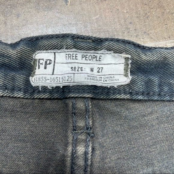 Free People Distressed Button Fly Black Jean Short size 27 - Picture 8 of 10